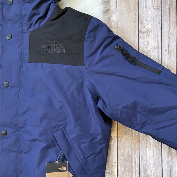 The North Face Jackets & Coats The North Face Mens Newington Jacket